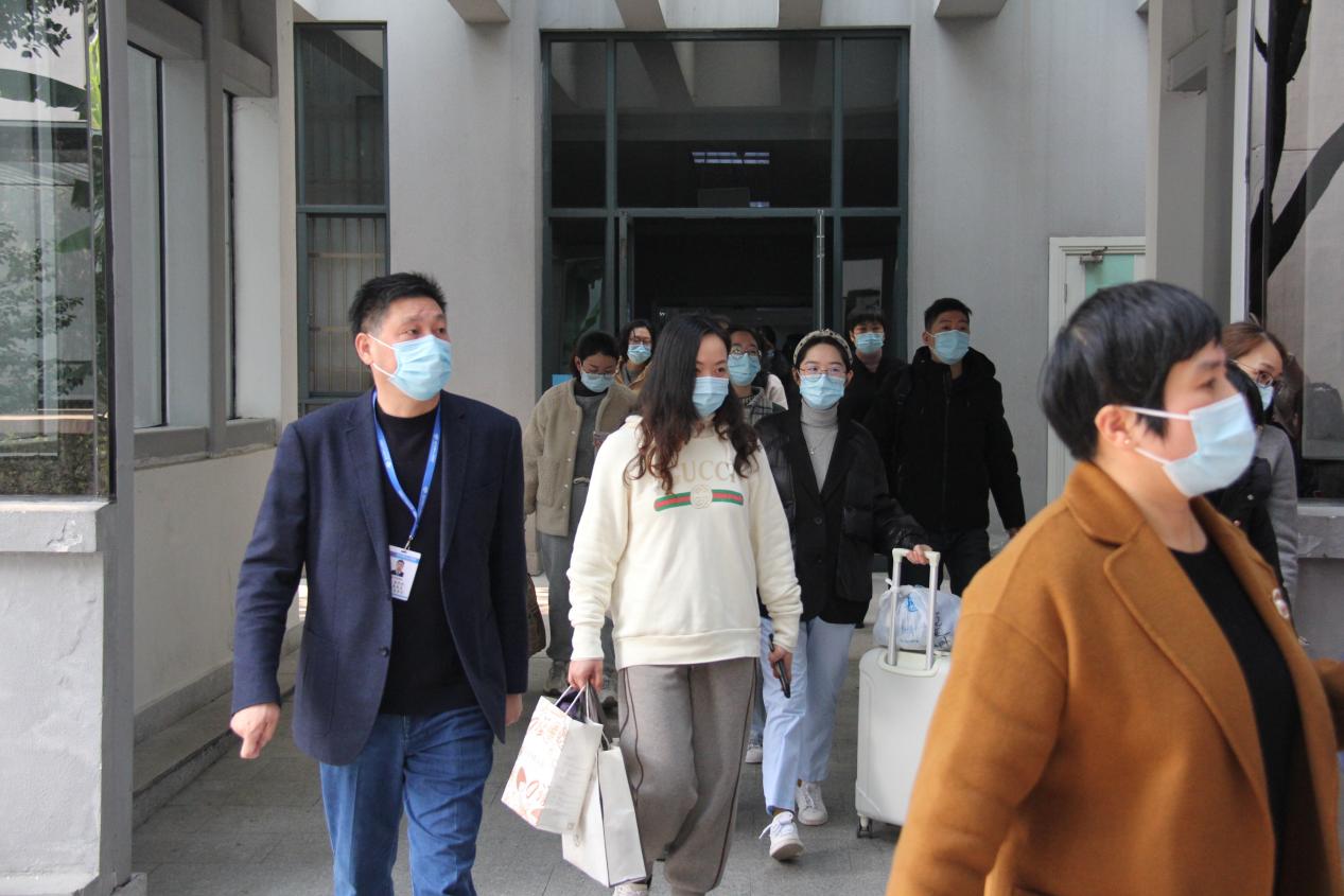 白衣铠甲&nbsp;逆行出征佑安康1.jpg
