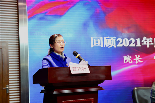 官莉莉.jpg