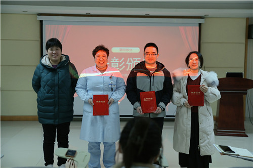优秀导师颁奖.jpg 优秀导师颁奖.jpg